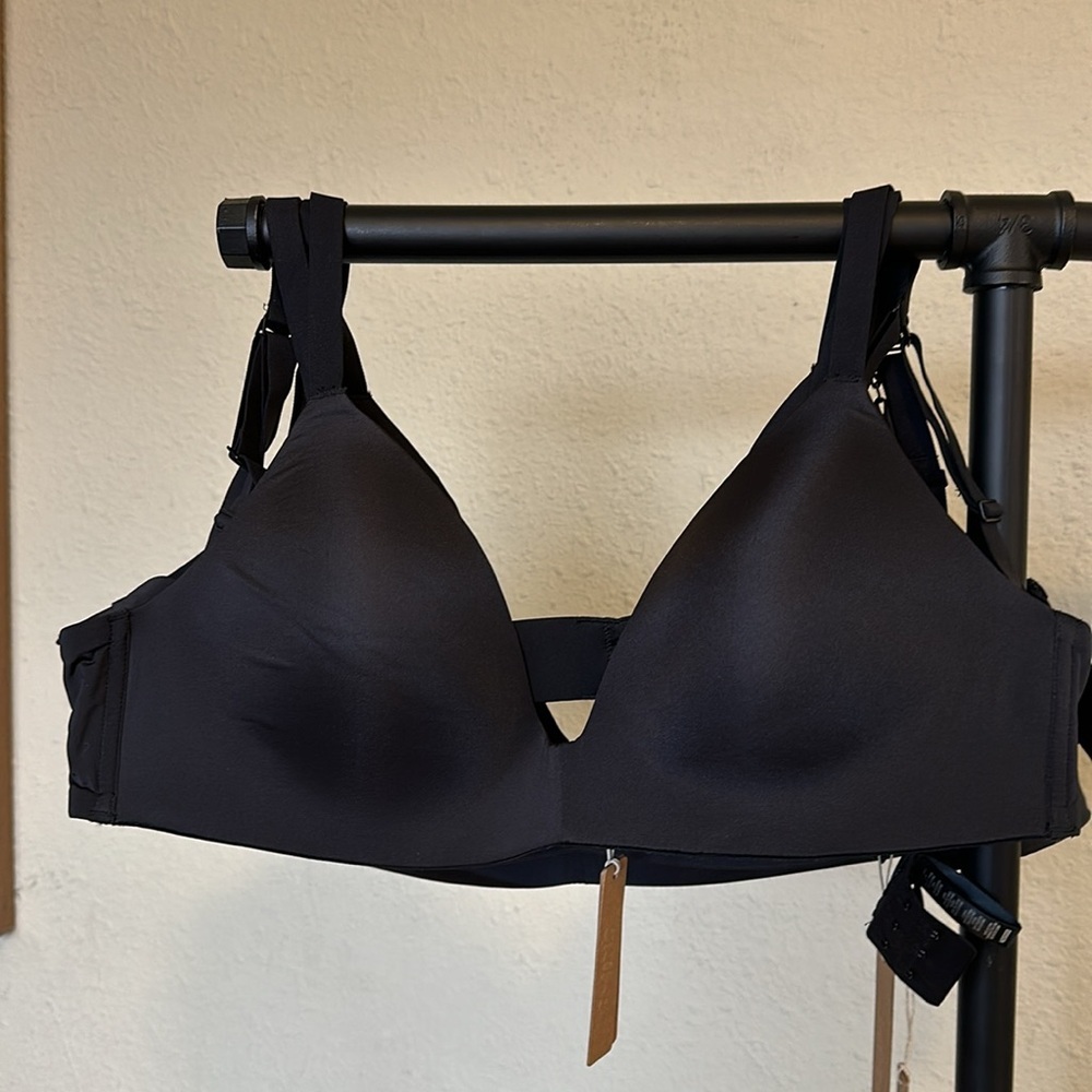 SKIMS WIRELESS FORM PUSH UP BRA COLOR ONYX NWT size‎ 42DDDD
